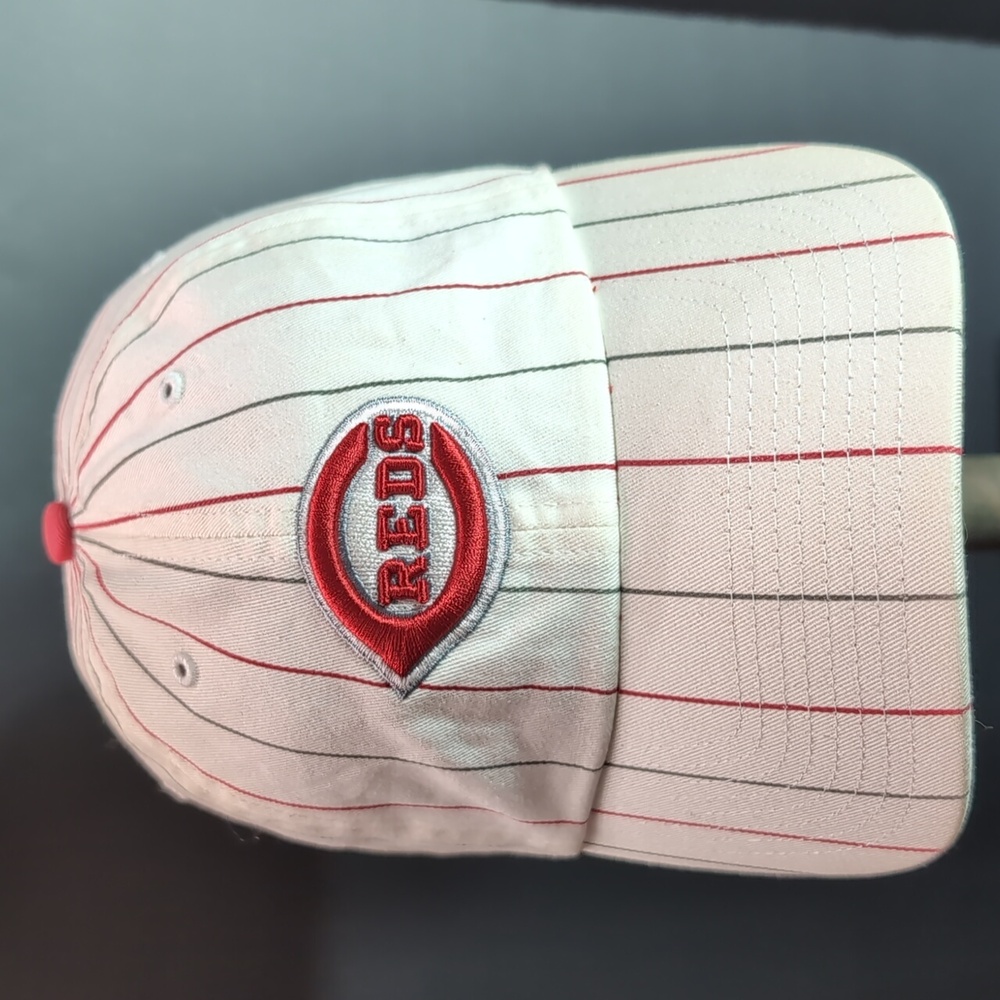 Vintage, General Merchandise Cincinnati Reds Baseball Hat.